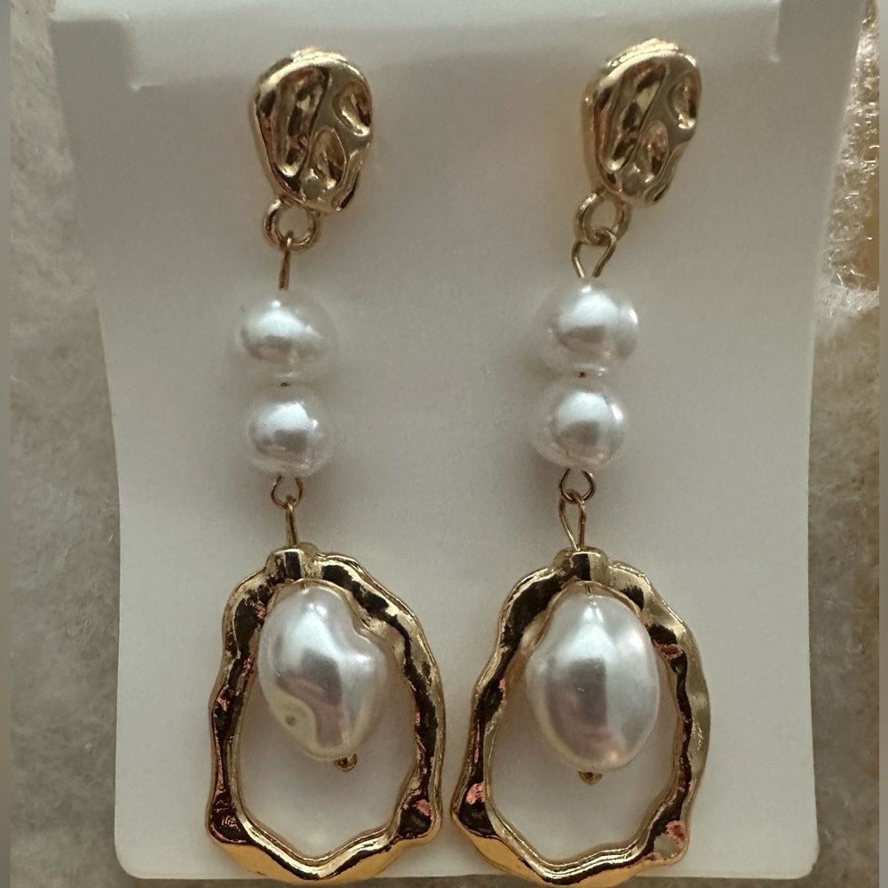 Gold & Pearl Drop Earrings – Modern Baroque Style
